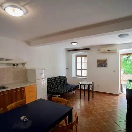 Apartman Naranca 아파트 코미자
